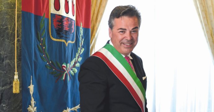 Copertina di Foggia, arrestato ex sindaco leghista. “Chiese 1 milione, poi scese a 300 mila”