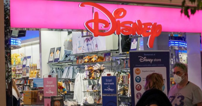 Copertina di Disney store lascia l’Italia: in 230 rischiano il posto
