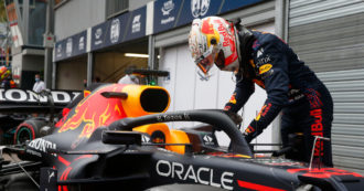 Copertina di Formula 1, Max Verstappen vince il Gran Premio di Montecarlo e vola in testa al mondiale. Seconda la Ferrari di Carlos Sainz