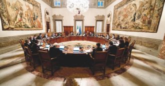 Copertina di Le bozze “last minute” e i partiti all’angolo: Mario fa tutto da solo