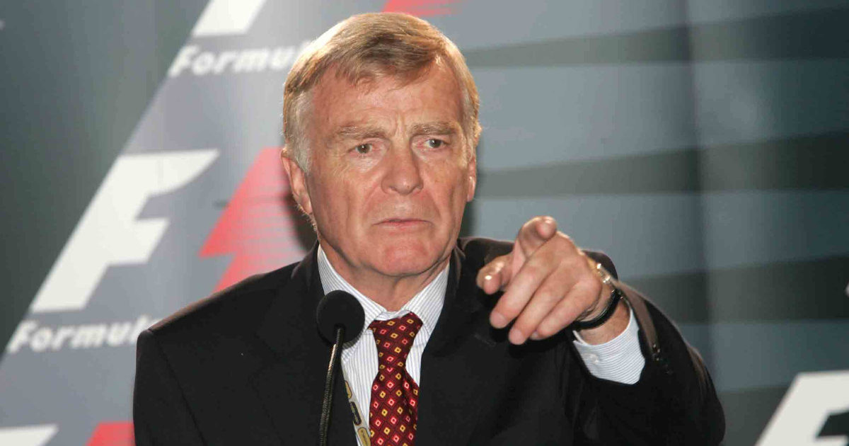 Max Mosley, morto a 81 anni l’ex capo della FIA: tra scandali sessuali e giochi di potere, ha contribuito a rendere la F1 un circus miliardario