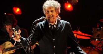 Copertina di Bob Dylan citato in giudizio da una donna: “Nel 1965 abusò di me quando avevo 12 anni”. Lui nega tutto