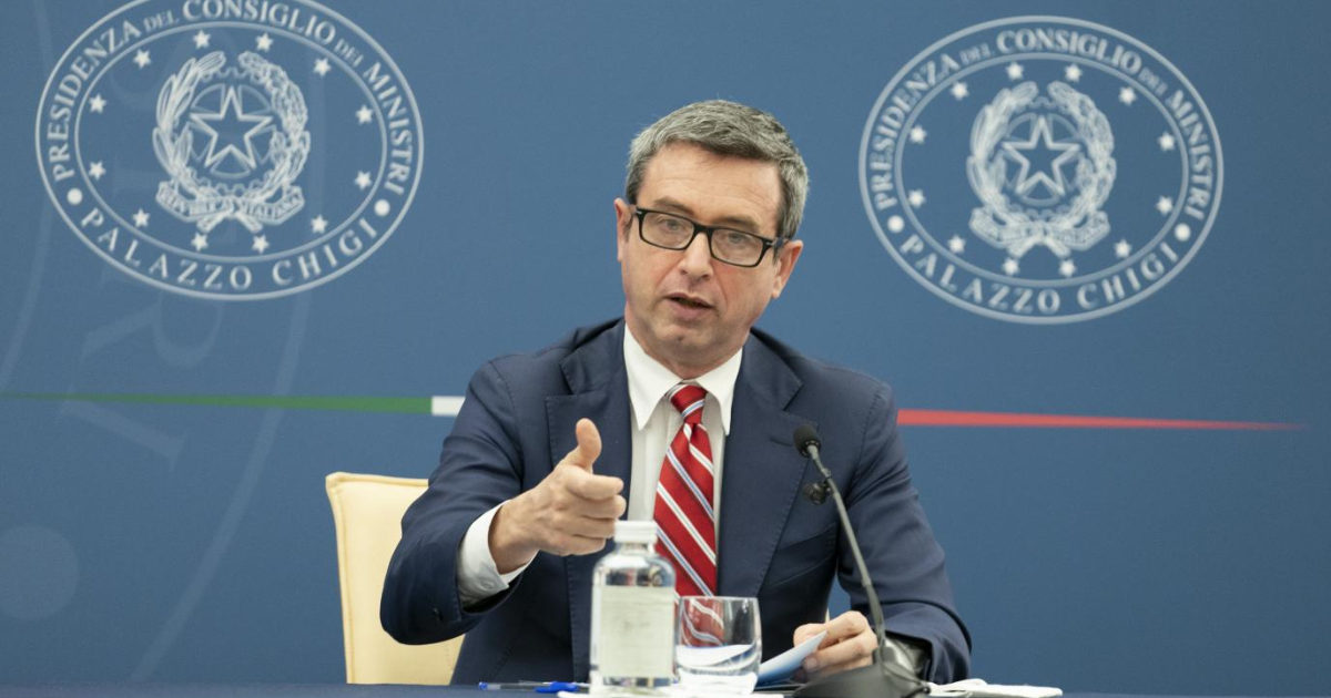 Blocco licenziamenti, le pressioni di Confindustria fanno saltare la proroga. Sindacati: “Posizione socialmente pericolosa”. M5s chiede stop fino a dicembre: “Misura indispensabile”