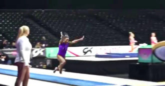 La ginnasta Simone Biles sorprende ancora: il salto da record “mai eseguito da una donna” – Video