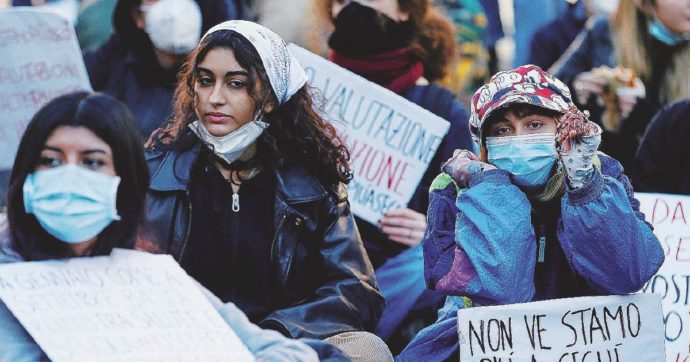 Scuola, protesta sindacati per l’anticipo degli scrutini