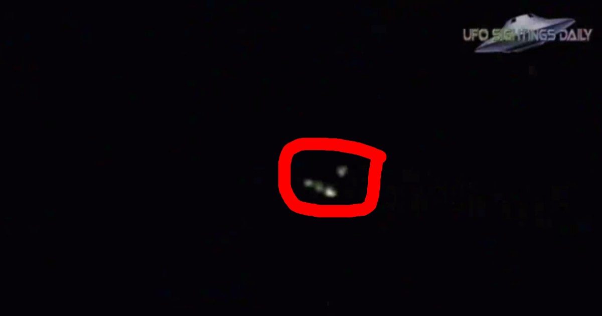 Ufo, durante la diretta dalla Stazione Spaziale si vedono quattro luci inquietanti: “È una navicella aliena, sono gli alieni al 100%”