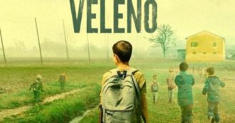 Copertina di Veleno, la nuova attesissima serie di Amazon Prime su “i diavoli della bassa modenese”: tra pedofilia e satanismo, ecco i dettagli