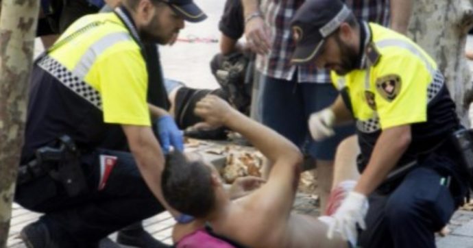 Attentato Barcellona: pene dagli 8 ai 53 anni per i tre imputati. Tra le 16 vittime anche tre italiani