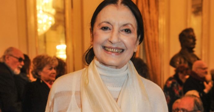 È morta Carla Fracci, addio all’etoile della Scala simbolo della danza italiana nel mondo: aveva 84 anni. Mattarella: “Una delle più grandi dei nostri tempi”