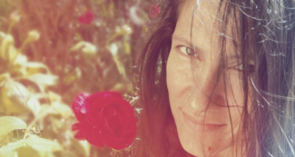 Copertina di Elisa: “Un produttore maschilista mi disse ‘sei carina, canta e non pensare alla scrittura’”. Poi il racconto su Tina Turner