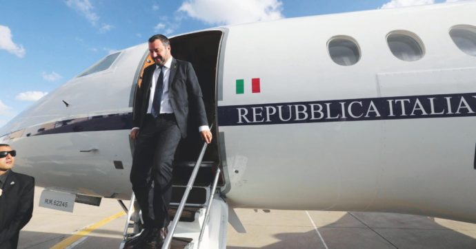 Copertina di Voli di Stato, i pm: “Nessuno spreco”. Salvini archiviato