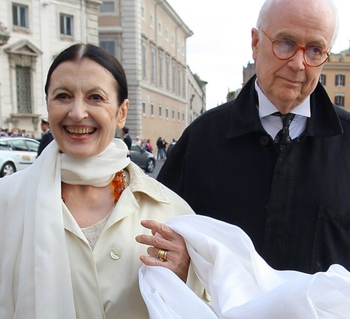 Carla Fracci, il marito Beppe Menegatti: “Ho chiuso il telefono, non resisto emotivamente”. E il figlio: “Nei suoi ultimi istanti di vita sguardi d’amore per noi”