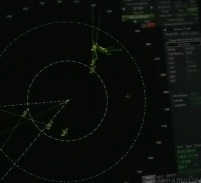 Ufo, il nuovo video del radar della portaerei Omaha: emergono coincidenze inquietanti. Silenzio dal Pentagono