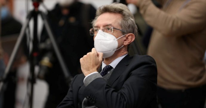 Promessi i soldi a Manfredi: a Napoli alleanza giallorosa