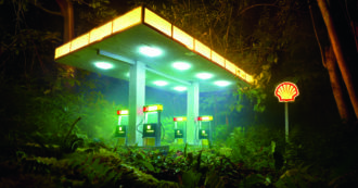 Una sentenza storica: un tribunale olandese ha condannato Shell a ridurre le emissioni