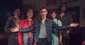 Copertina di “It’s a Sin”: la Londra gay anni Ottanta, tra discriminazione e rischio Aids