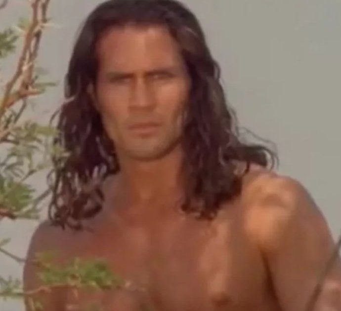 Morto Joe Lara, l’attore di “Tarzan” si è schiantato in un lago con il suo aereo: nessun sopravvissuto