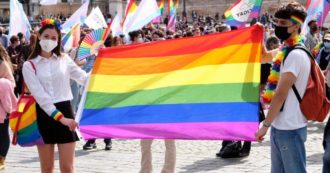 Copertina di Milano, assolta donna transessuale dopo una denuncia per false generalità: “Ha indicato il nome femminile in cui si riconosce”