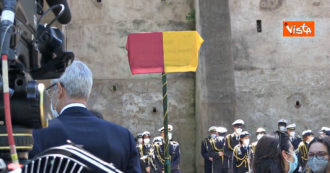 Copertina di Imbarazzo alla cerimonia per Ciampi a Roma, sulla targa c’è scritto “Azelio”: Mattarella, Fico e Casellati lasciano l’inaugurazione in anticipo