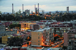 Copertina di Erika Grillo: “Portiamo in scena Taranto, perché non debba più scegliere tra lavoro e salute”