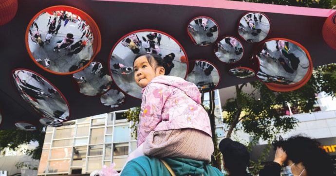 Il Politburo ordina: “Fate più figli”