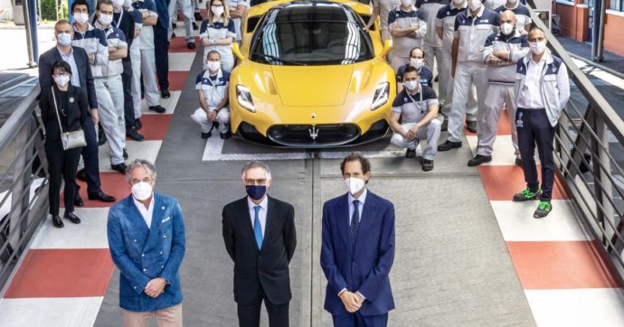 I soldi del Recovery e gli incontri. Il governo “corteggia” Stellantis