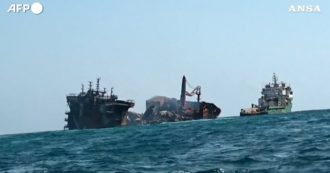 Copertina di Sri Lanka, la nave portacontainer andata a fuoco si inabissa: il video mentre sta affondando
