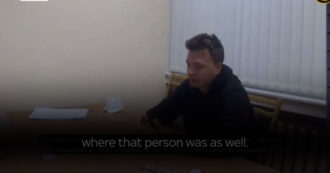 Copertina di Bielorussia, la tv di Stato trasmette una “confessione” di Protasevich dal carcere. La ong: “È sotto minaccia, pura propaganda”