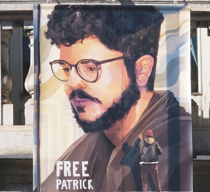 Patrick Zaki, custodia in carcere rinnovata per altri 45 giorni. Amnesty: “Sentenza crudele, il governo italiano convochi l’ambasciatore”