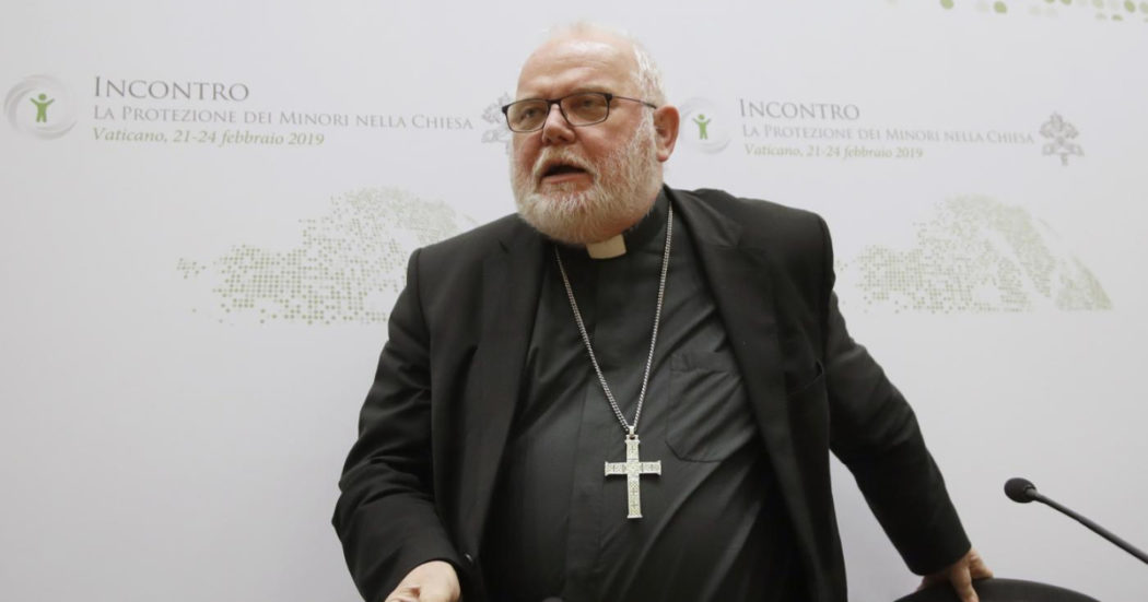 “La Chiesa ha fallito sulla catastrofe degli abusi sessuali”. Il capo dei vescovi tedeschi si dimette e accusa: “Siamo a un punto morto”
