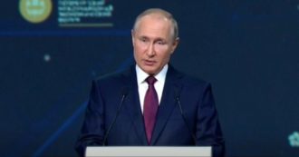 Copertina di Russia, l’obiettivo di Putin: “Entro 30 anni volume di emissioni di gas serra inferiore a quello europeo” – Video