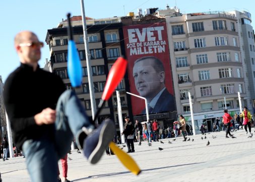 I “progetti folli” di Erdogan: una moschea nella piazza della sinistra e un canale per le navi di Putin