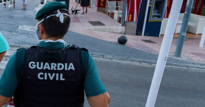 Sparatoria a Ibiza: il sospettato in fuga si consegna alla Guardia Civil. Resta grave il 28enne ferito