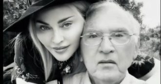 Copertina di Madonna, gli auguri al padre Silvio per i suoi 90 anni: “Un sopravvissuto, ha affrontato diversi traumi”
