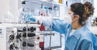 Copertina di Vaccini, stop della Ue alla lotta sui brevetti: “Licenze obbligatorie”