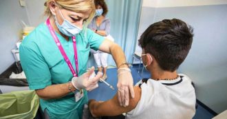 Copertina di Vaccini, dalla 12enne Ada all’open day di Rieti: al via campagna per gli adolescenti. Remuzzi: “Ma adesso la priorità resti agli over 30”