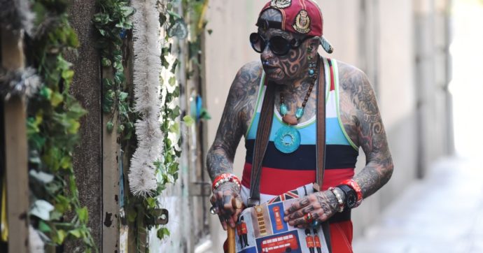 Morto Angelo Piovano, l’uomo più tatuato d’Italia entrato nel Guinness dei Primati. La sindaca di Torino Appendino: “Ci mancherai”