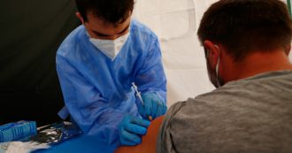 Vaccini, il rapporto Iss: “Protezione dura nel tempo, ulteriore riduzione del rischio contagio 105-112 giorni dopo la prima dose”