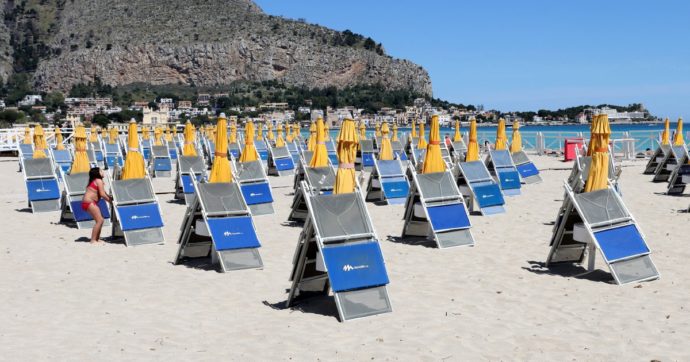 Caro-ombrelloni. Prezzi su del 14% per 1 settimana al mare a giugno