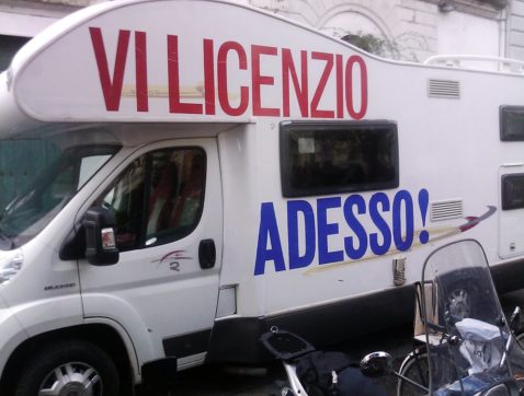 Il Fatto di domani. Giallorosa in pressing sul governo per evitare i licenziamenti di massa. AstraZeneca, tutto ciò che c’è da sapere sugli effetti collaterali