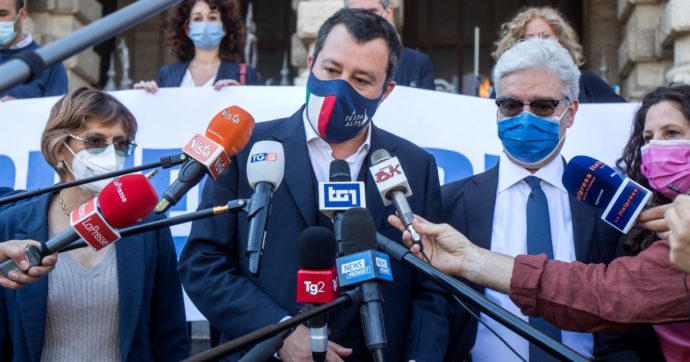 Matteo Salvini si è vaccinato contro il Covid. Dopo il richiamo di Draghi anche il leader della Lega ha fatto la prima dose a Milano