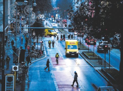 Dhl, sequestrati 20 milioni: “Tasse evase e lavoratori sfruttati da finte cooperative”