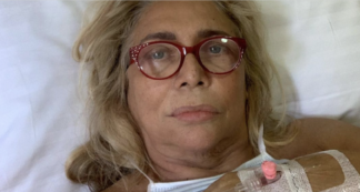 Copertina di Mara Venier disperata: “La vita mi è cambiata in un attimo. Ho un nervo lesionato e una paresi totale”