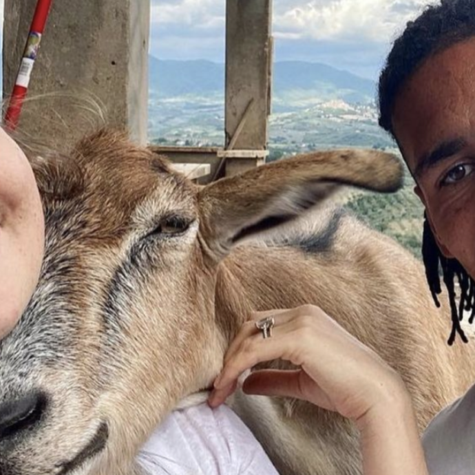 Chris Smalling, il calciatore della Roma in vacanza in Giamaica con la moglie: “Abbiamo visto un Ufo assurdo”. Sui social: “Lo guidava Bob Marley?”