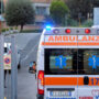 Copertina di Ventenne investe con lo scooter l’ex e le sue amiche: arrestato. La perseguitava da mesi