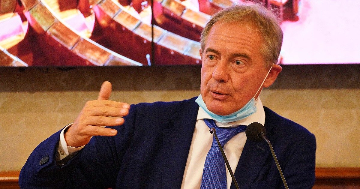 Il Corriere pubblica l’elenco dei “putiniani” e cita il Copasir. Urso: “La lista? Letta sul giornale. Ricevuto solo stamattina un report specifico”