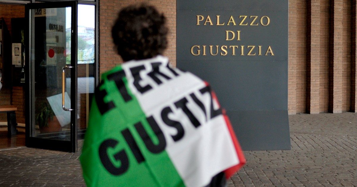 Processo Eternit, lo Stato si costituisce parte civile. Il pm: “La ferita è aperta”. Le famiglie: “Tanti pugni nello stomaco, ma dovere esserci”