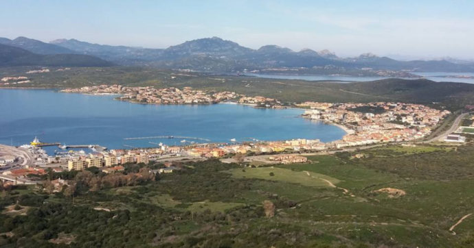 Sardegna, cantine che diventano appartamenti e cortili chiusi per ricavare nuove stanze: maxi-sequestro per abusi edilizi a Golfo Aranci