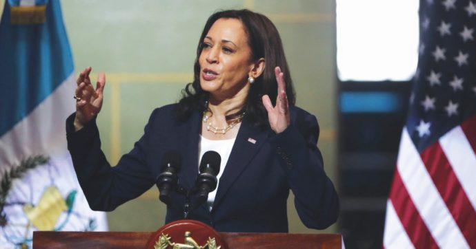 Harris chiude la porta ai migranti, Ocasio: “Una vera delusione”