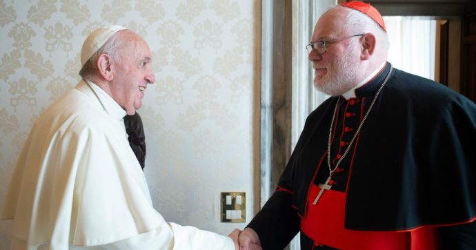 Pedofilia in Germania, il Papa respinge le dimissioni del cardinale Marx: “Come Chiesa dobbiamo chiedere la grazia della vergogna”